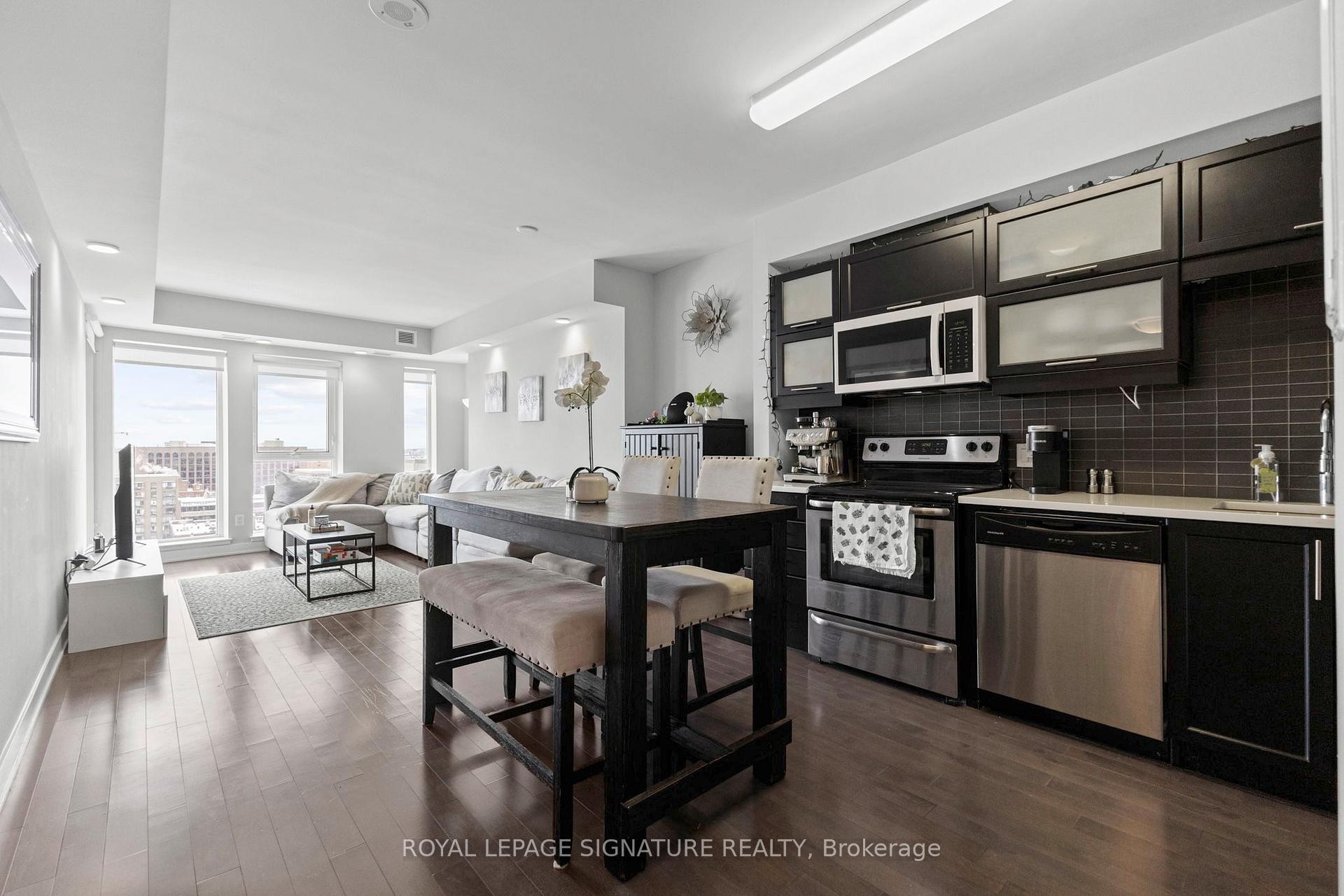 1307-40 Nepean Street, Ottawa Centre, ON - Indoor Photo Showing Kitchen With Stainless Steel Kitchen