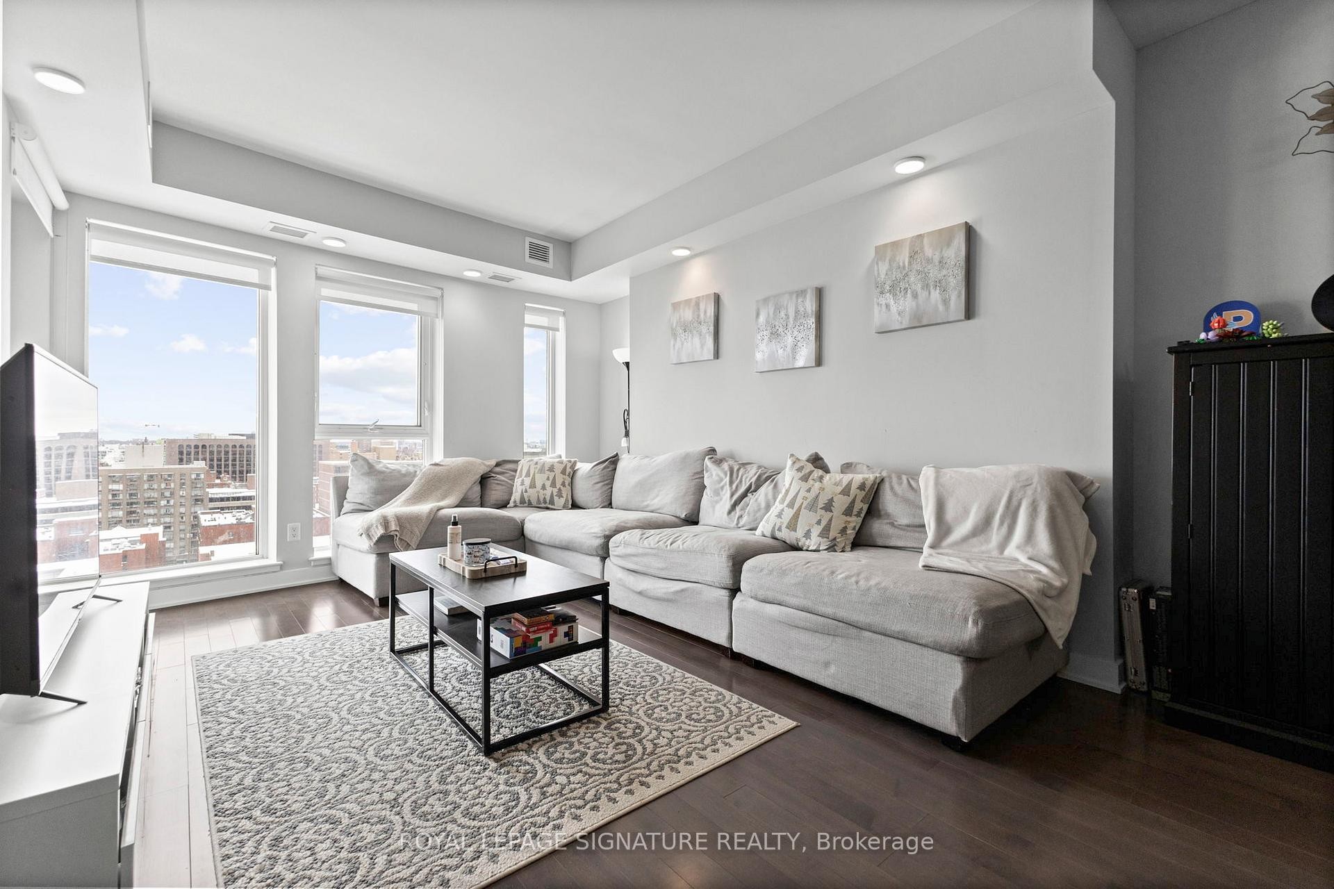 1307-40 Nepean Street, Ottawa Centre, ON - Indoor Photo Showing Living Room