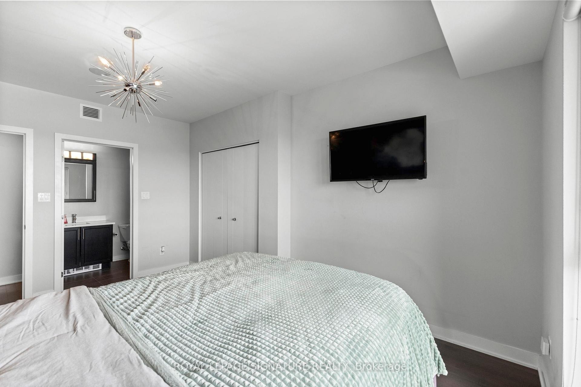 1307-40 Nepean Street, Ottawa Centre, ON - Indoor Photo Showing Bedroom