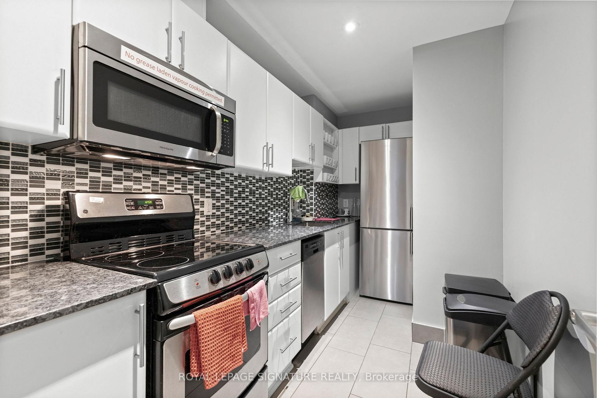 1307-40 Nepean Street, Ottawa Centre, ON - Indoor Photo Showing Kitchen With Stainless Steel Kitchen With Upgraded Kitchen