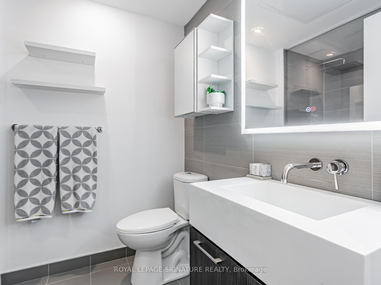 418-560 King Street W, Toronto, ON - Indoor Photo Showing Bathroom