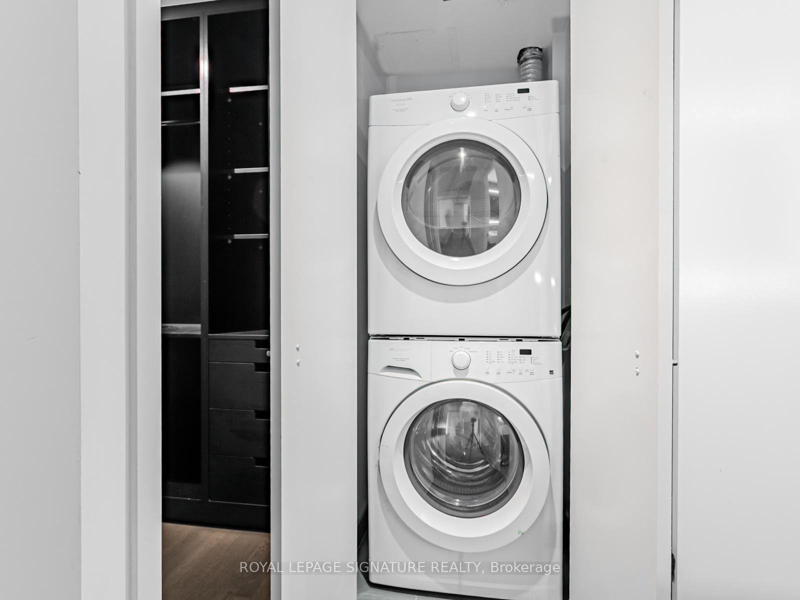 418-560 King Street W, Toronto, ON - Indoor Photo Showing Laundry Room