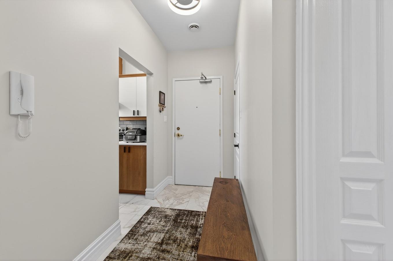 Hall - 402-2293 Rue Racine, Longueuil (Saint-Hubert), QC - Indoor Photo Showing Other Room