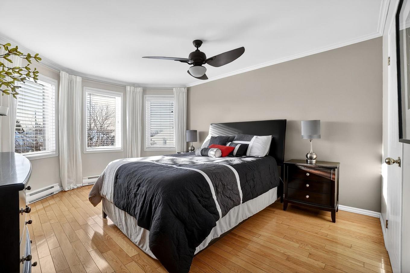 Chambre à coucher principale - 13715 Rue Du Noroît, Mirabel, QC - Indoor Photo Showing Bedroom