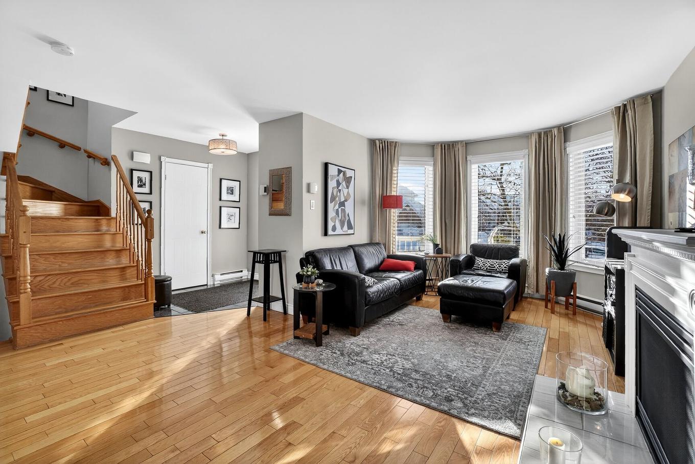 Salon - 13715 Rue Du Noroît, Mirabel, QC - Indoor Photo Showing Living Room With Fireplace