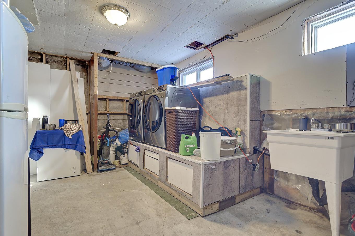 Salle de lavage - 789 Rue St-Vallier, Repentigny (Repentigny), QC - Indoor