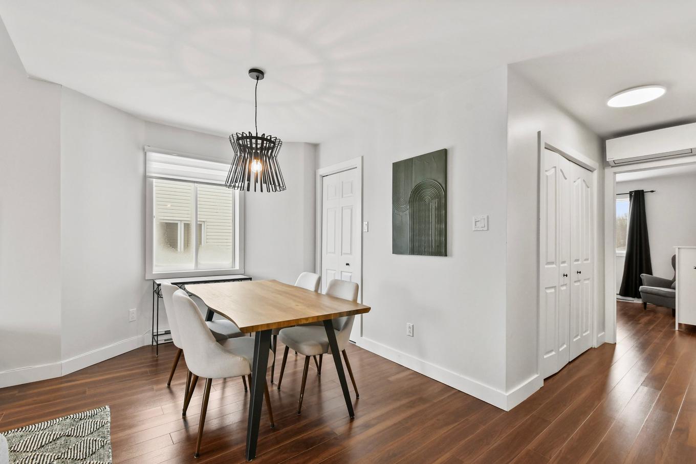 Dining room - 15877 Rue Victoria, Montréal (Rivière-Des-Prairies/Pointe-Aux-Trembles), QC - Indoor Photo Showing Dining Room