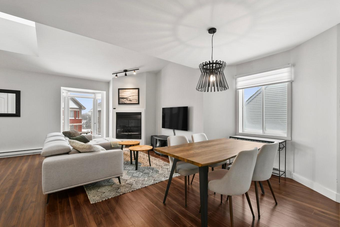 Overall view - 15877 Rue Victoria, Montréal (Rivière-Des-Prairies/Pointe-Aux-Trembles), QC - Indoor With Fireplace