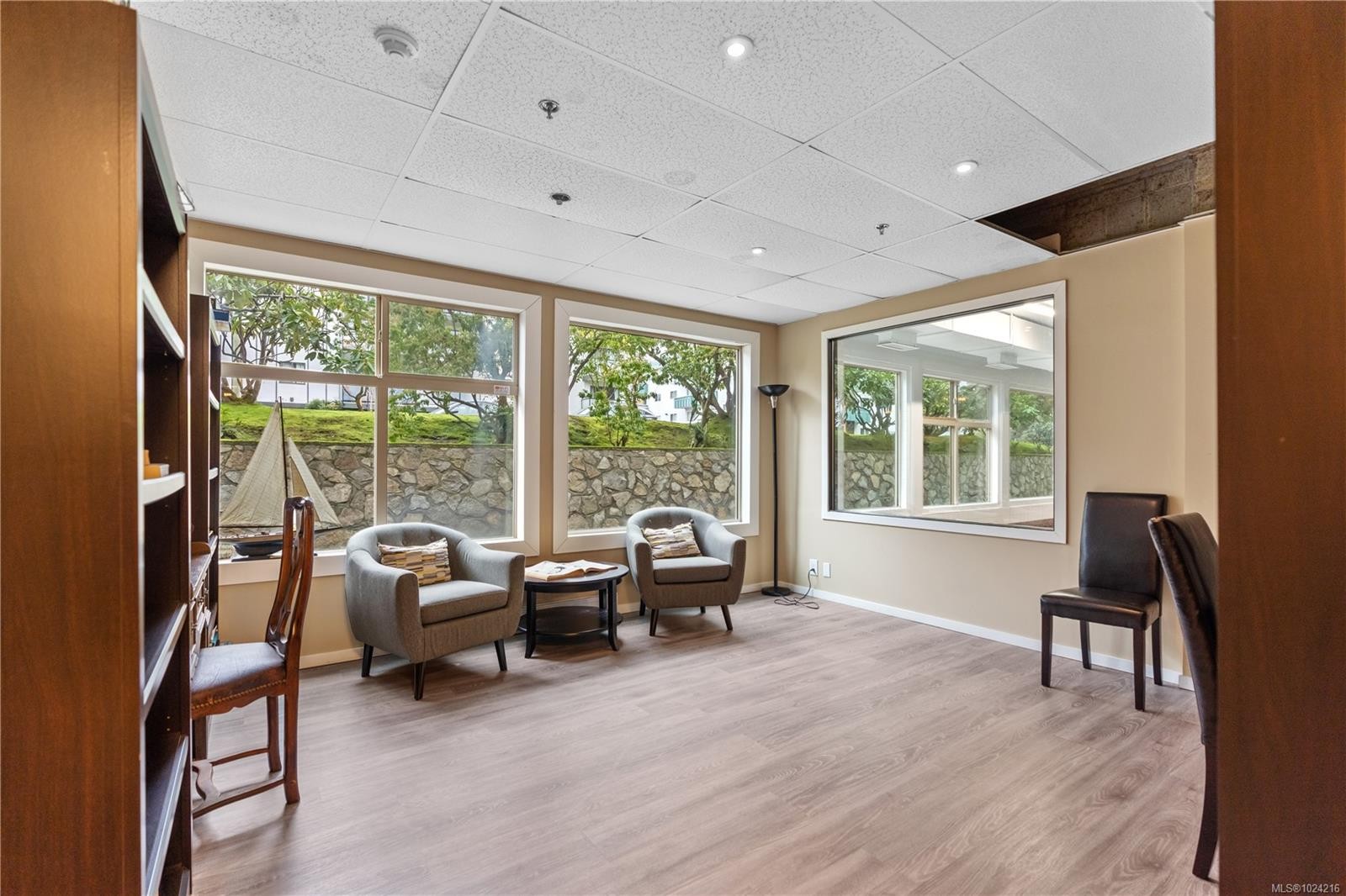 309-1419 Stadacona Ave, Victoria, BC - Indoor Photo Showing Other Room