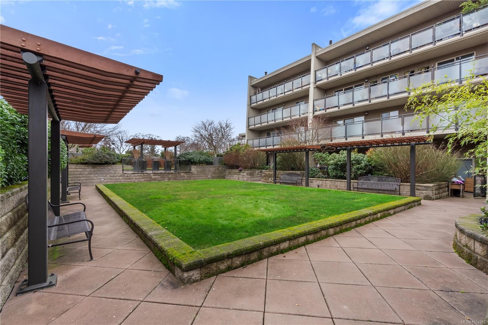 309-1419 Stadacona Ave, Victoria, BC - Outdoor With Balcony