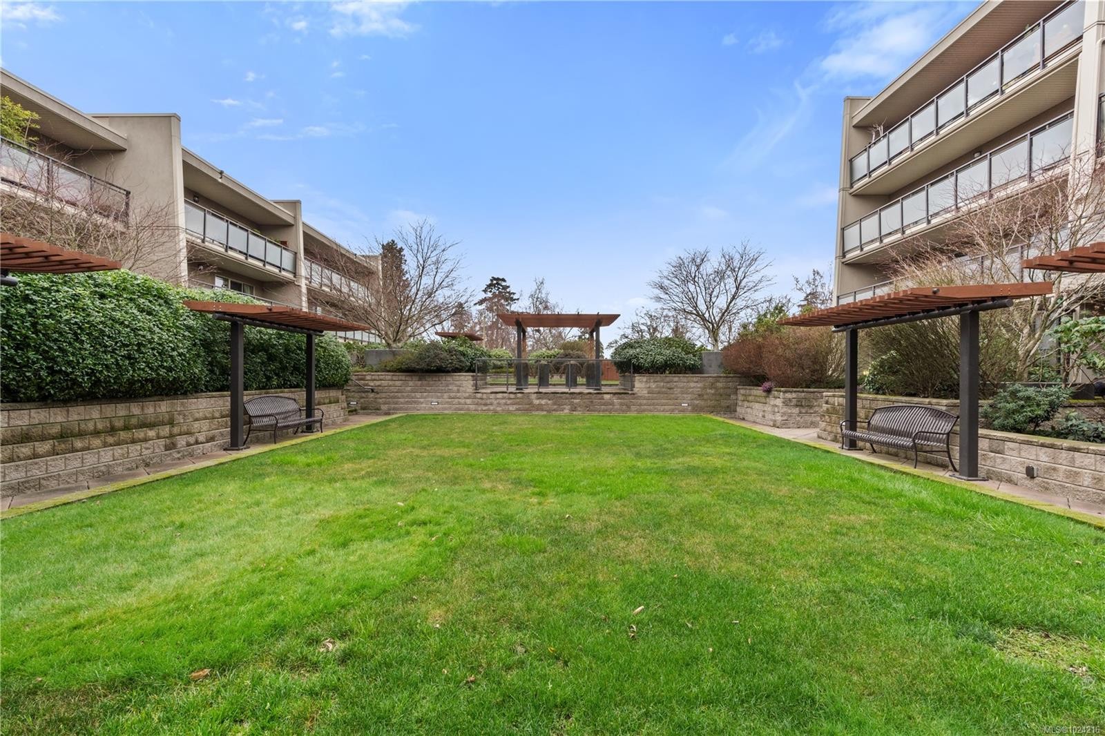 309-1419 Stadacona Ave, Victoria, BC - Outdoor With Balcony