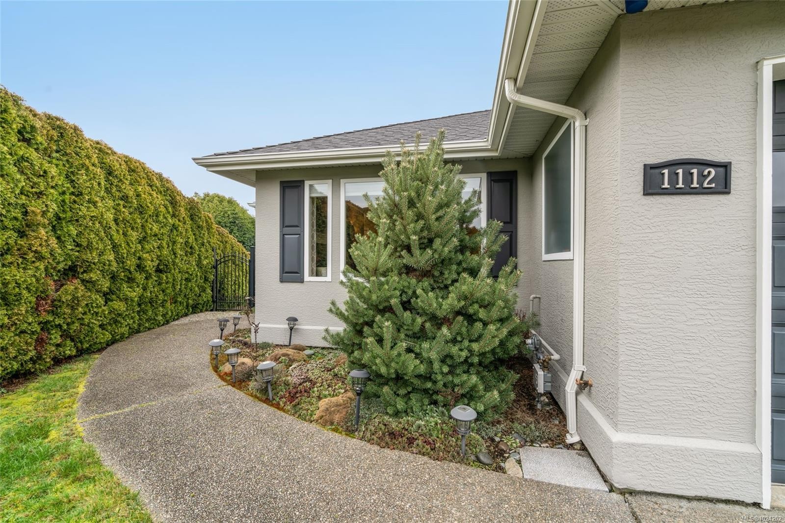 1112 Aery View Way, Parksville, BC