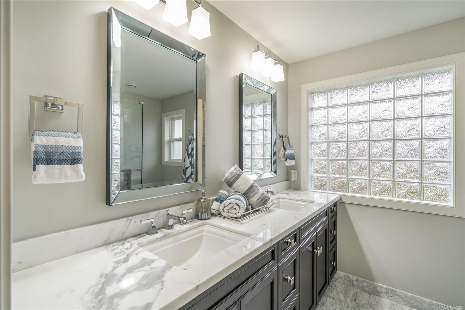 1112 Aery View Way, Parksville, BC