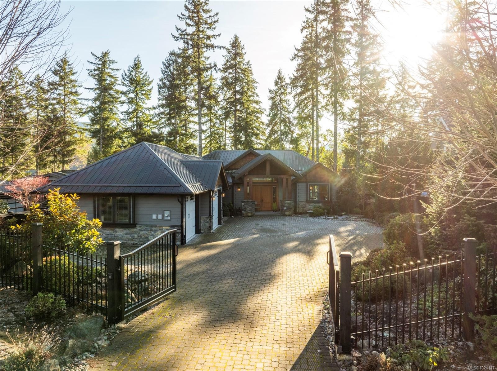 7342 Lakefront Pl, Lake Cowichan, BC