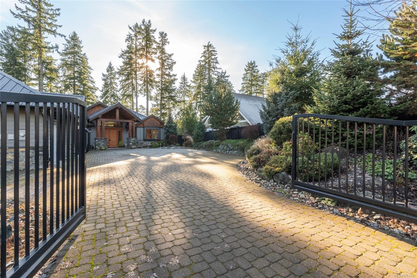 7342 Lakefront Pl, Lake Cowichan, BC