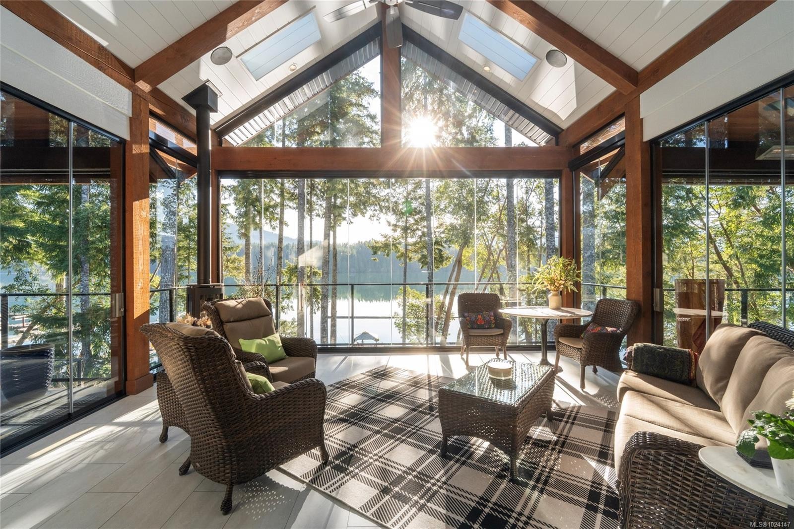 7342 Lakefront Pl, Lake Cowichan, BC