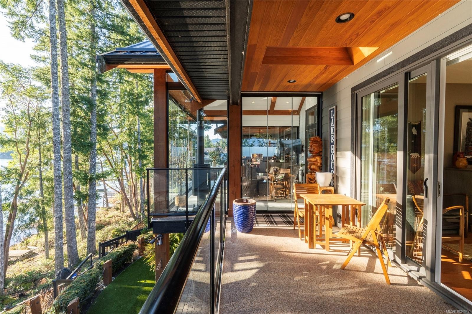 7342 Lakefront Pl, Lake Cowichan, BC