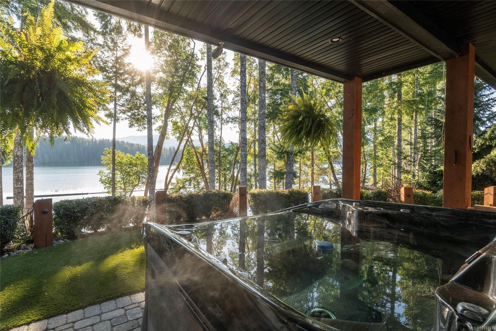 7342 Lakefront Pl, Lake Cowichan, BC