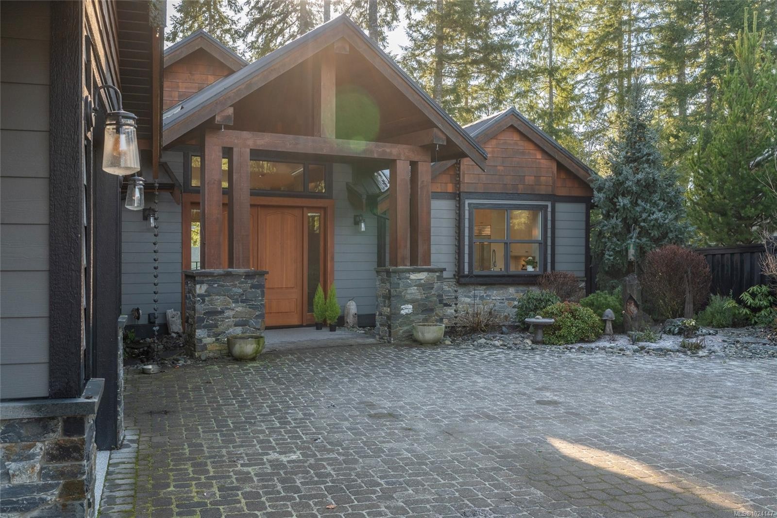 7342 Lakefront Pl, Lake Cowichan, BC