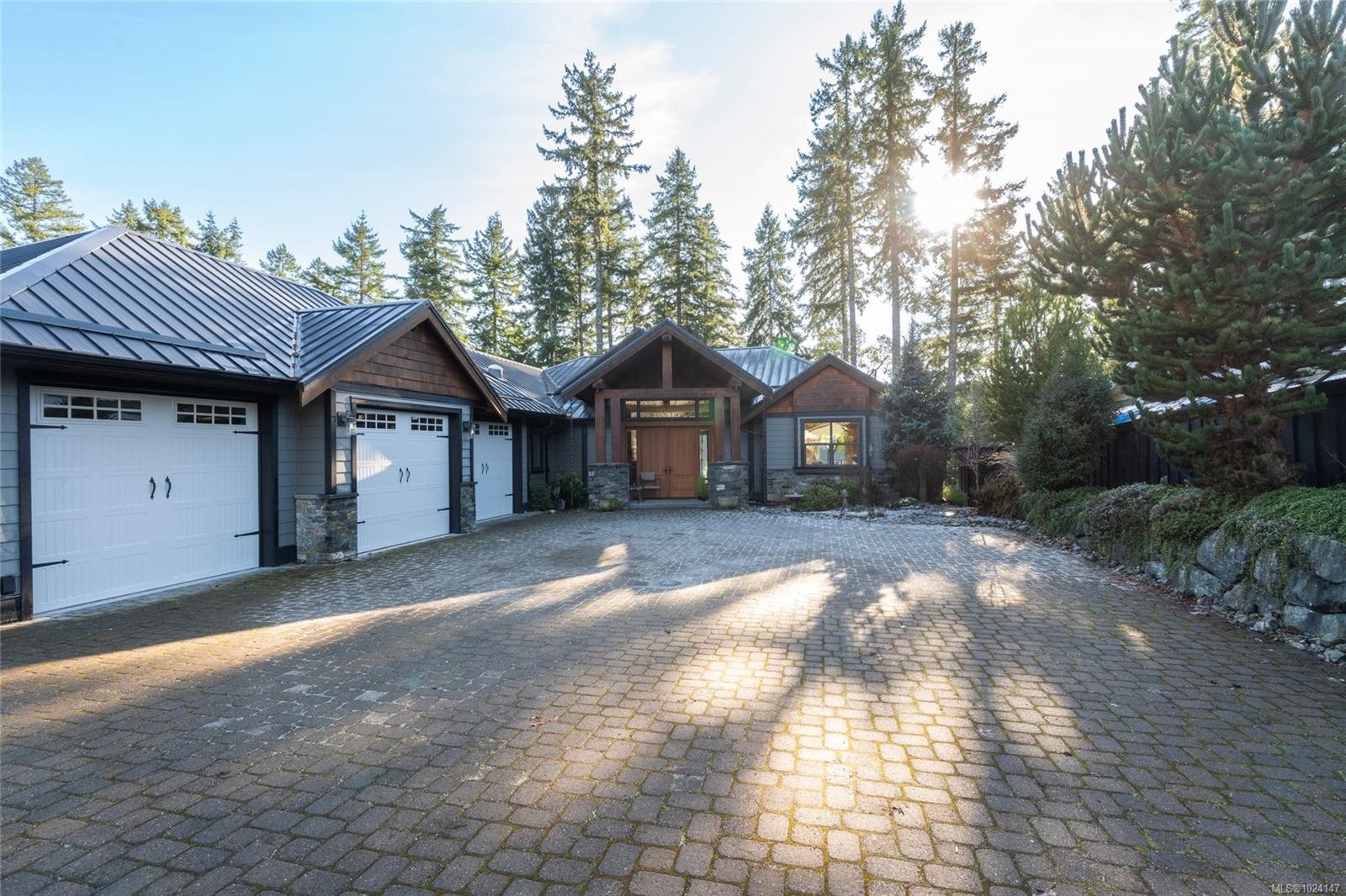 7342 Lakefront Pl, Lake Cowichan, BC