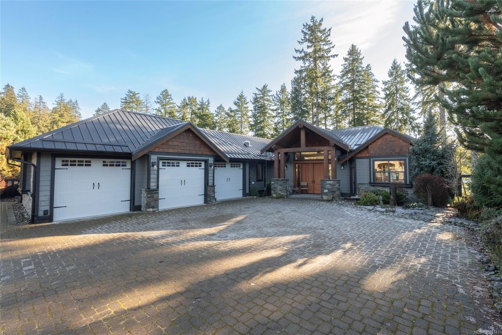 7342 Lakefront Pl, Lake Cowichan, BC