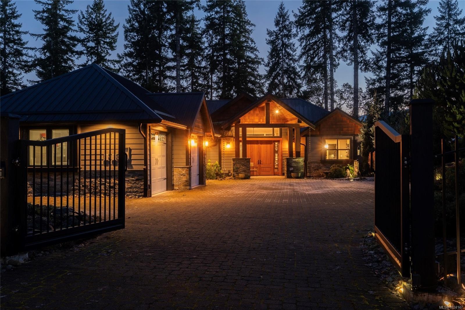 7342 Lakefront Pl, Lake Cowichan, BC