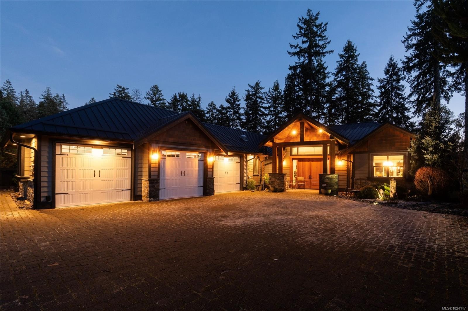 7342 Lakefront Pl, Lake Cowichan, BC
