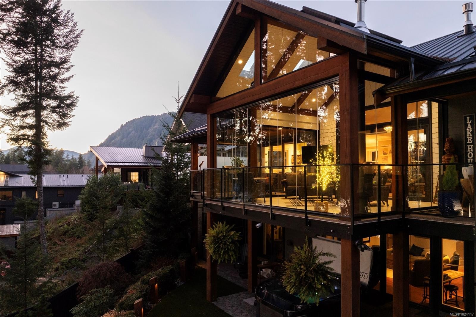 7342 Lakefront Pl, Lake Cowichan, BC