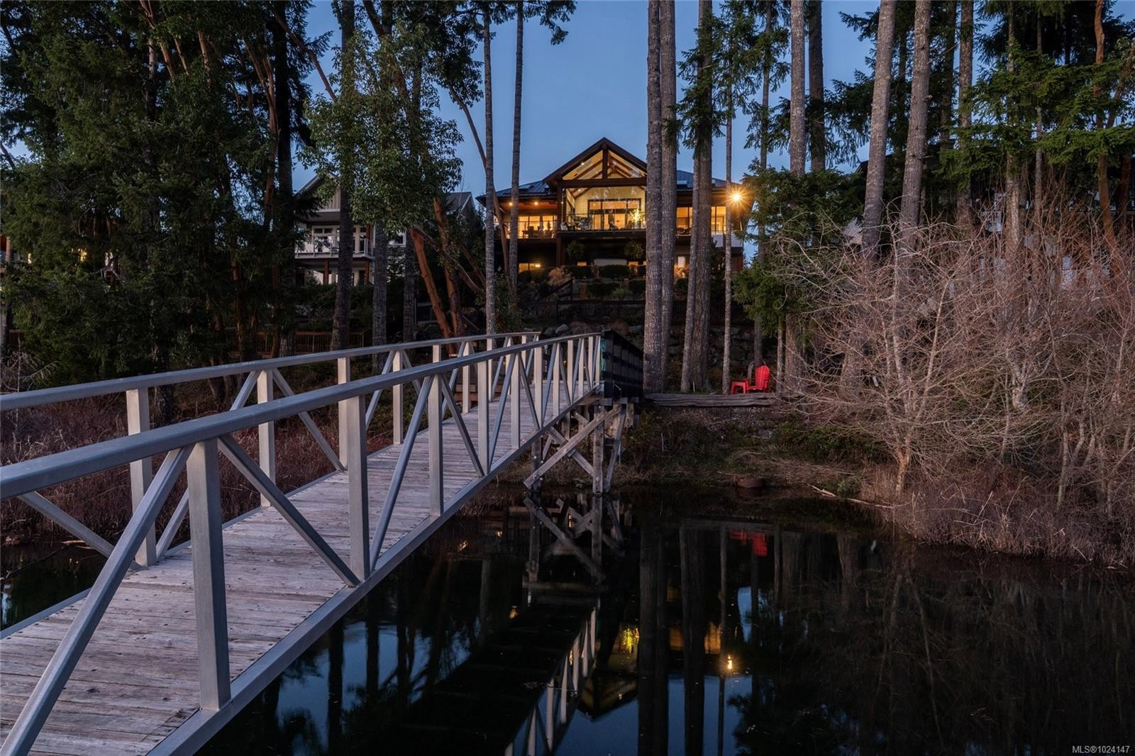 7342 Lakefront Pl, Lake Cowichan, BC