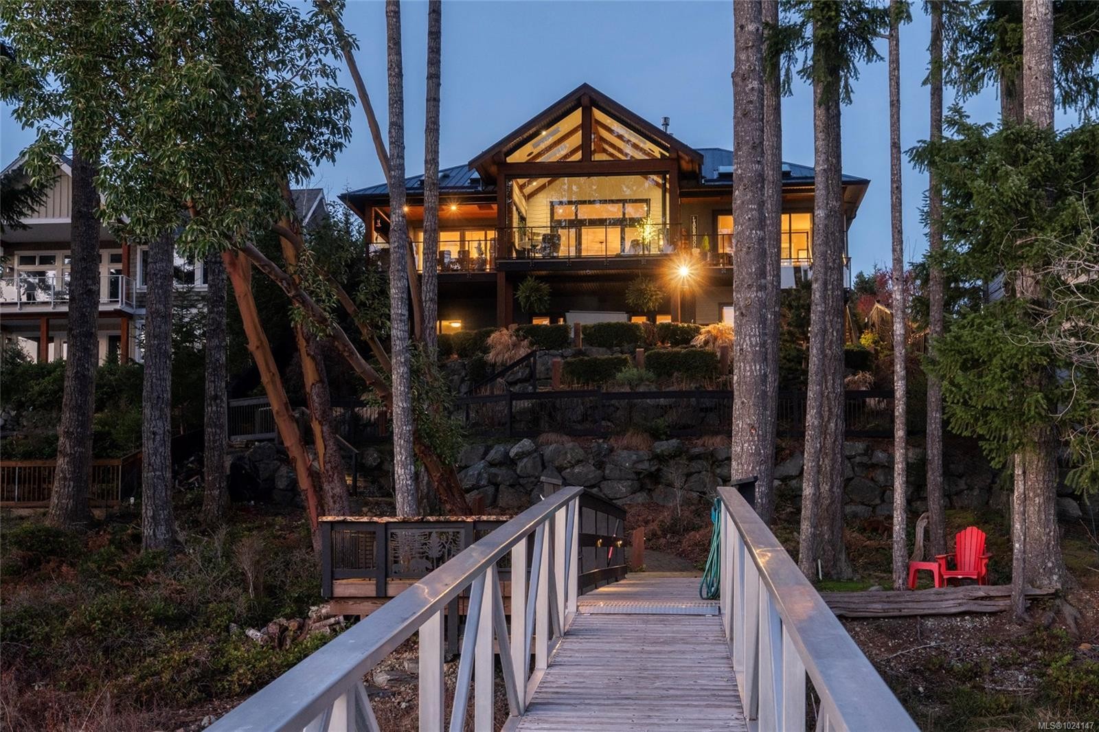 7342 Lakefront Pl, Lake Cowichan, BC