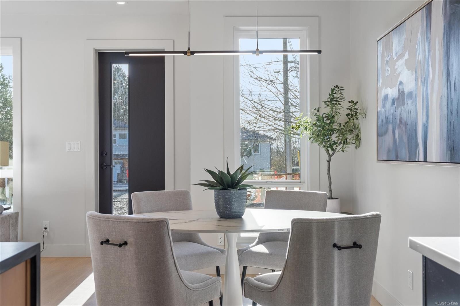 2-588 Whiteside St, Saanich, BC