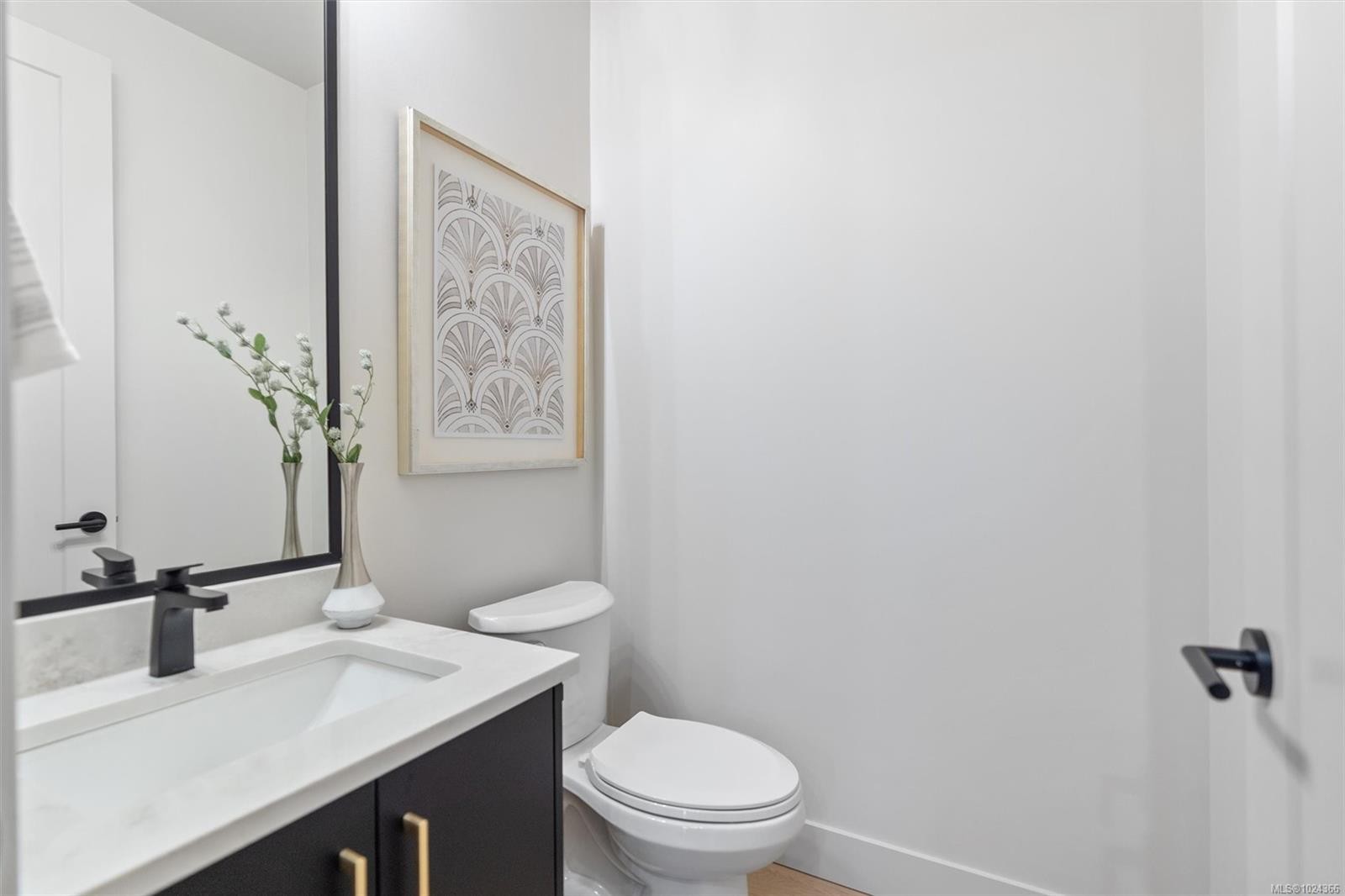 2-588 Whiteside St, Saanich, BC