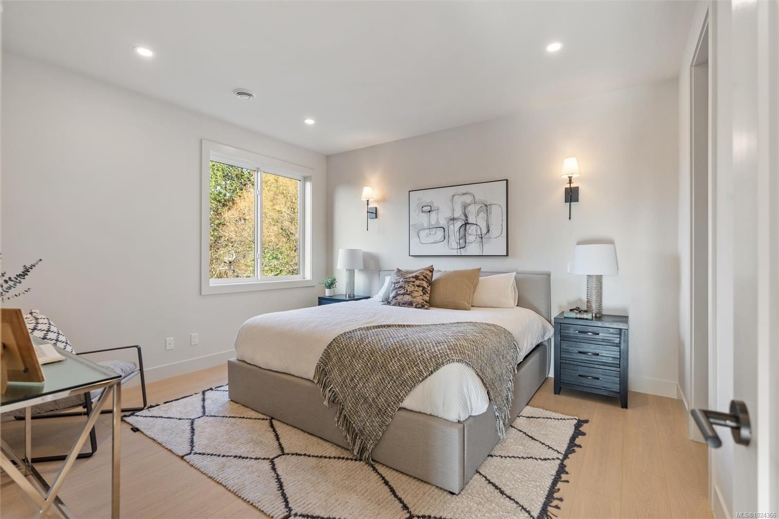 2-588 Whiteside St, Saanich, BC