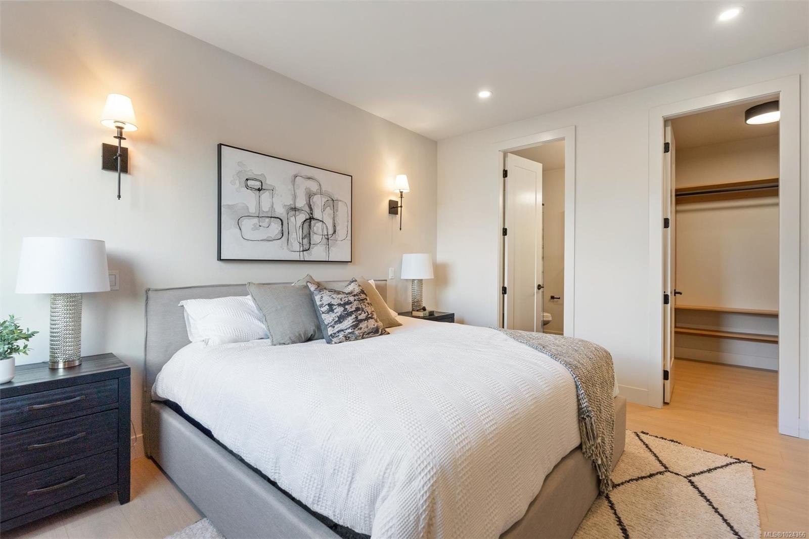 2-588 Whiteside St, Saanich, BC