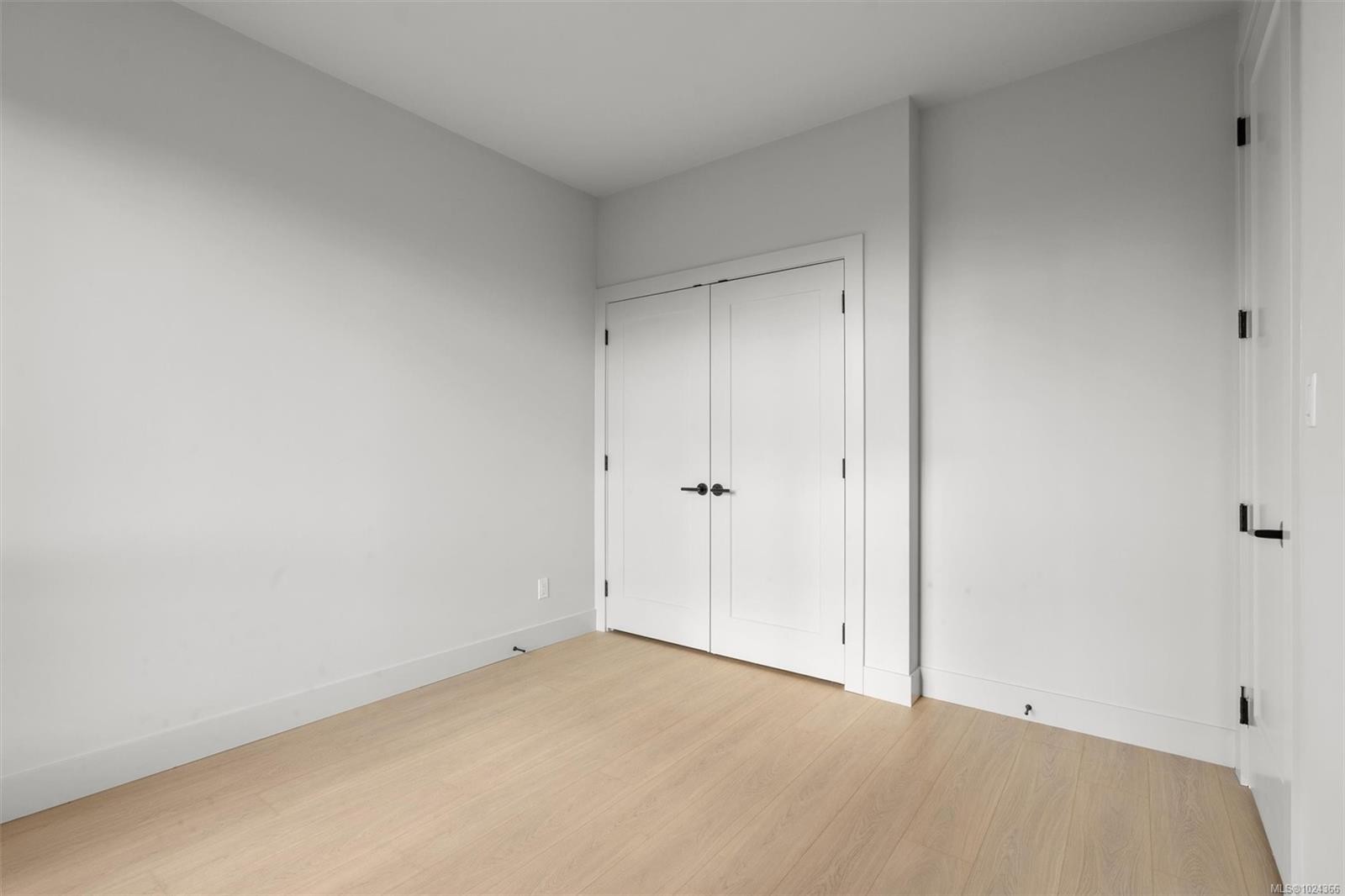 2-588 Whiteside St, Saanich, BC