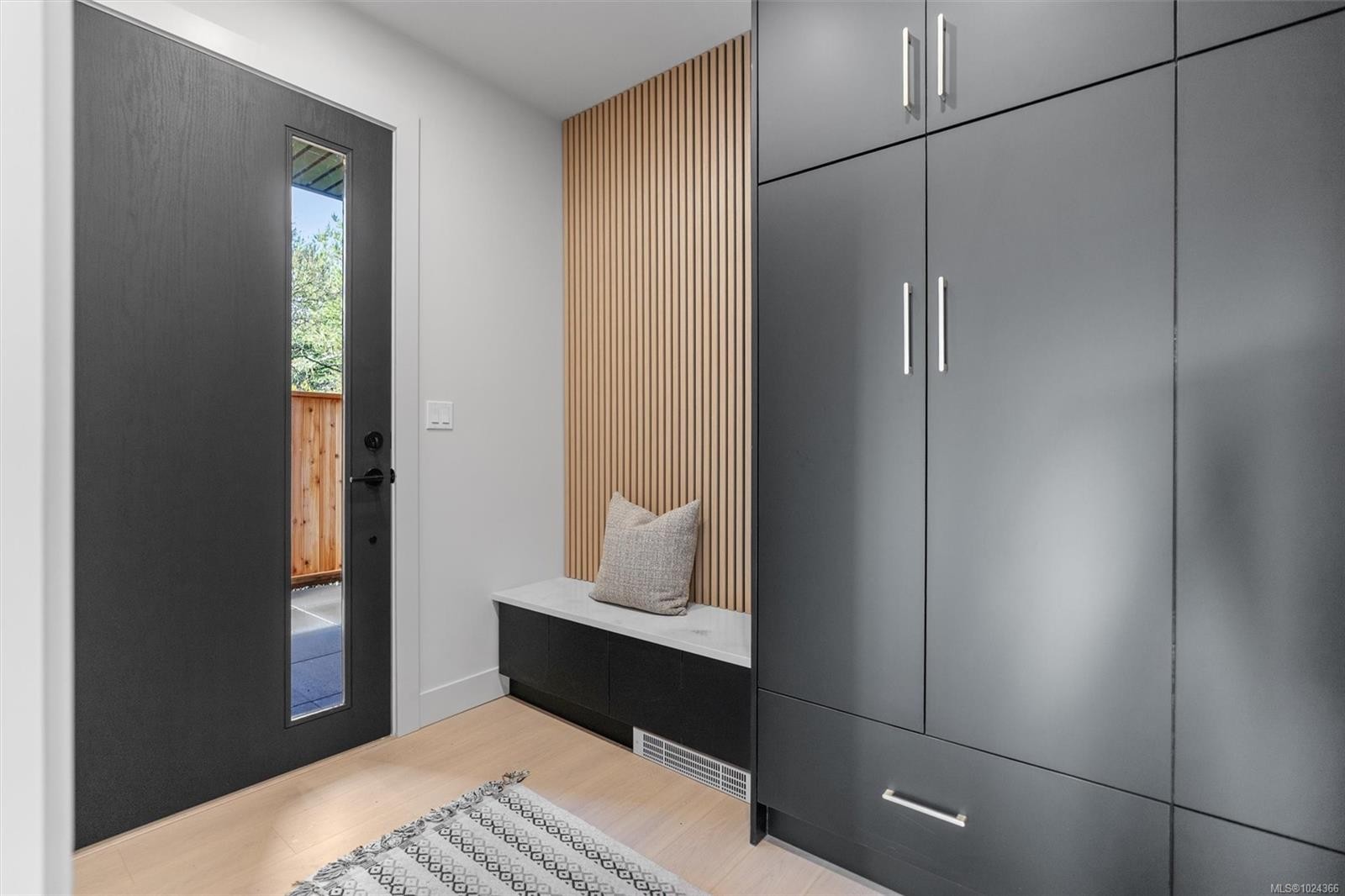 2-588 Whiteside St, Saanich, BC