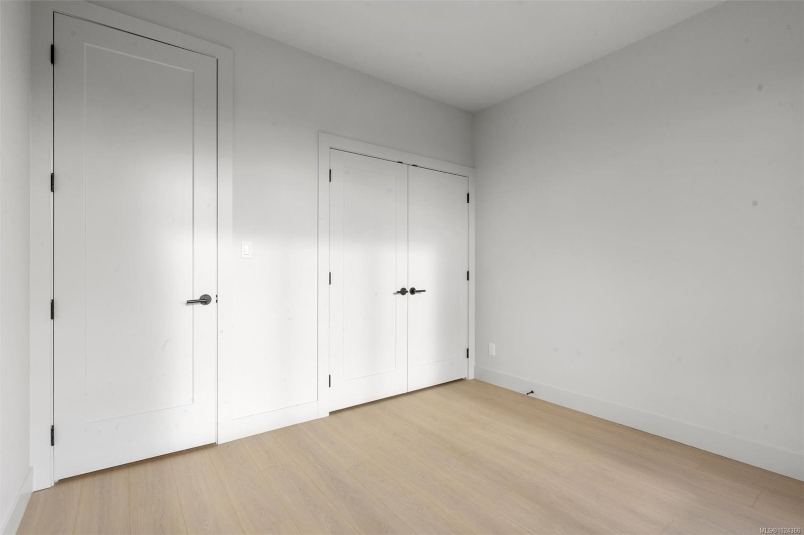 2-588 Whiteside St, Saanich, BC