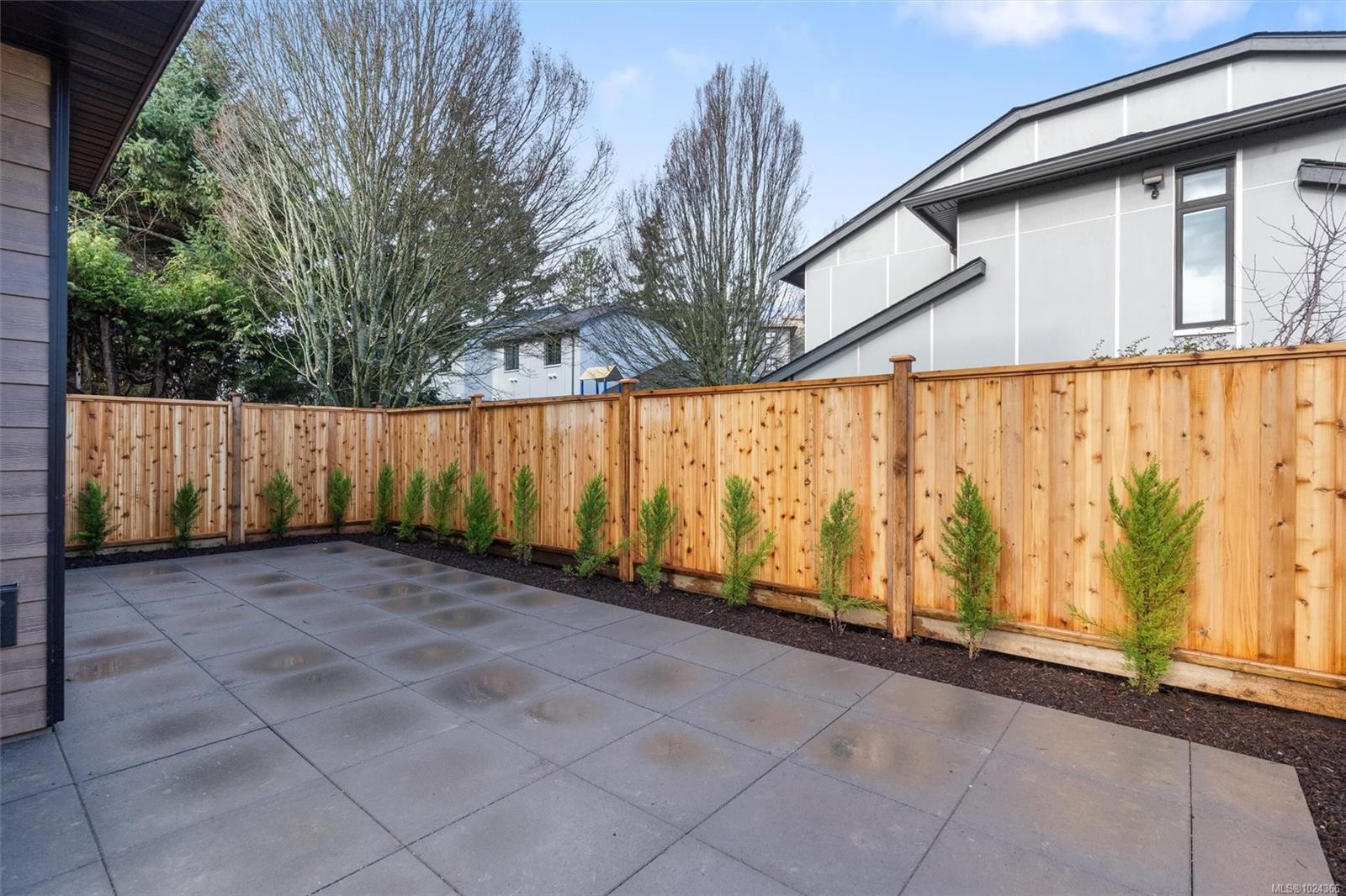 2-588 Whiteside St, Saanich, BC