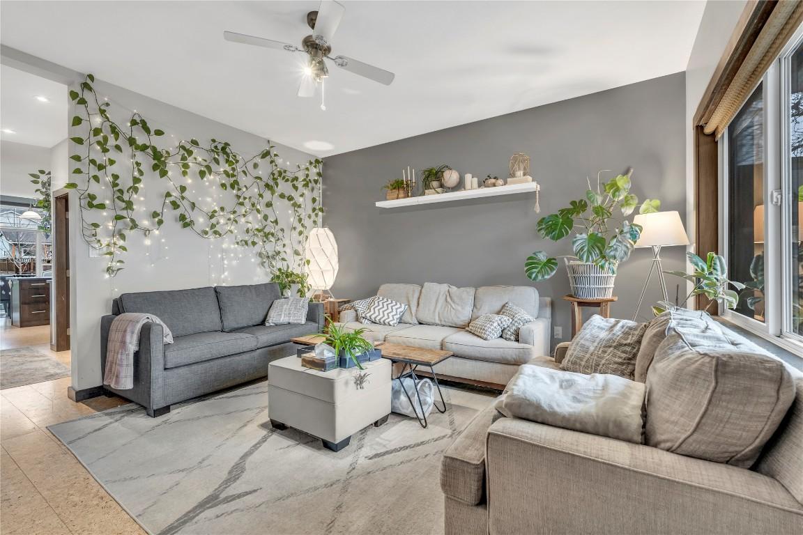 102-653 Papineau Street, Penticton, BC - Indoor Photo Showing Living Room