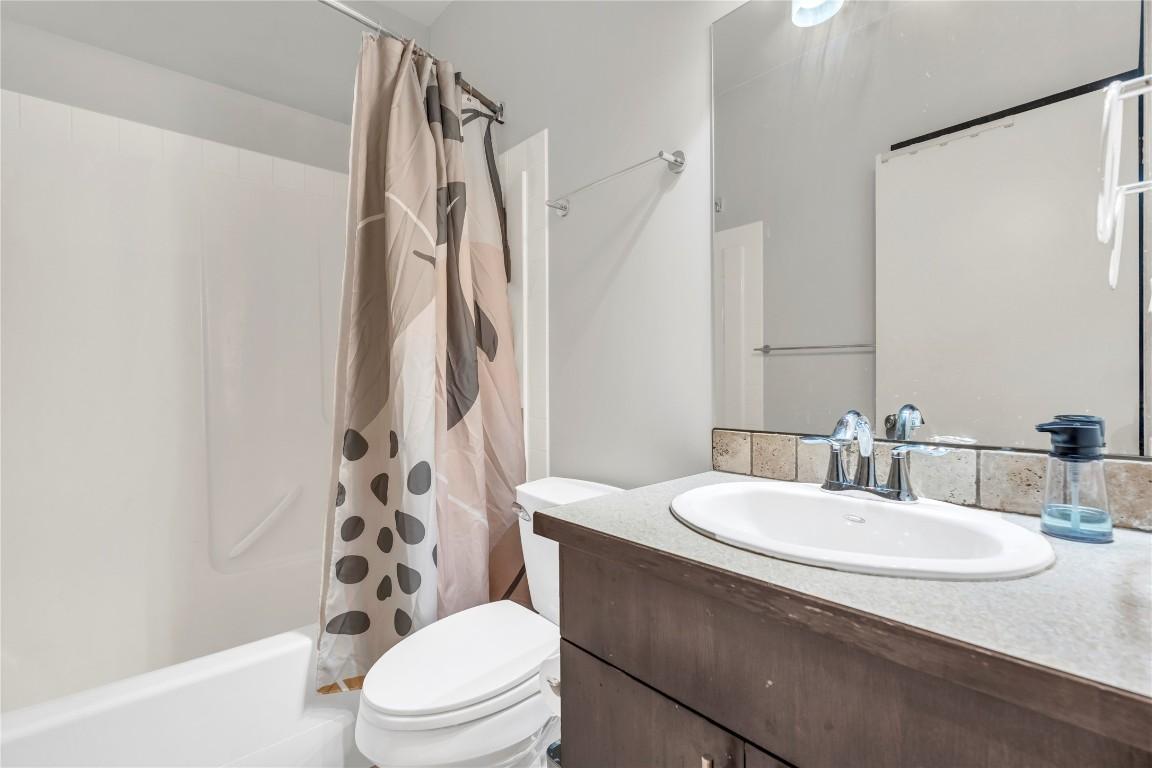 102-653 Papineau Street, Penticton, BC - Indoor Photo Showing Bathroom