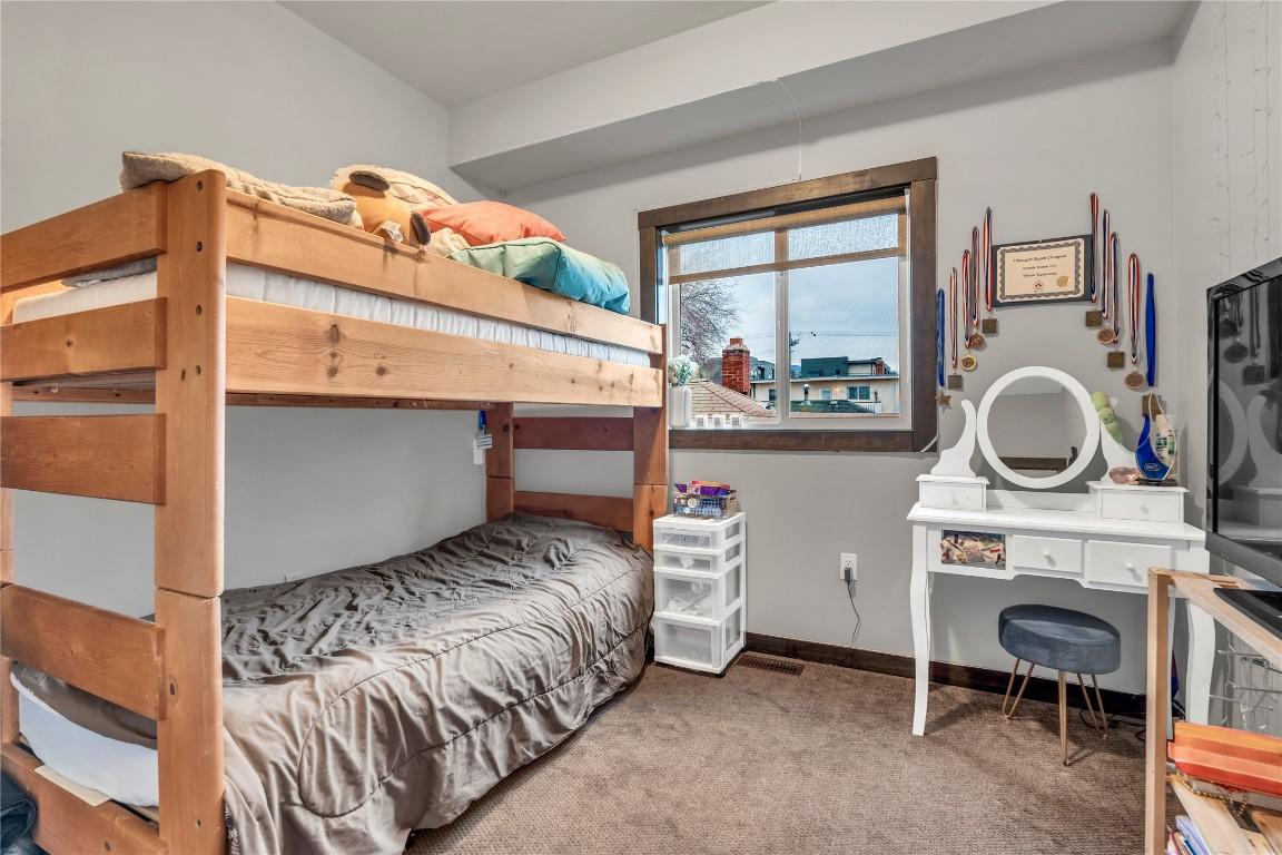 102-653 Papineau Street, Penticton, BC - Indoor Photo Showing Bedroom