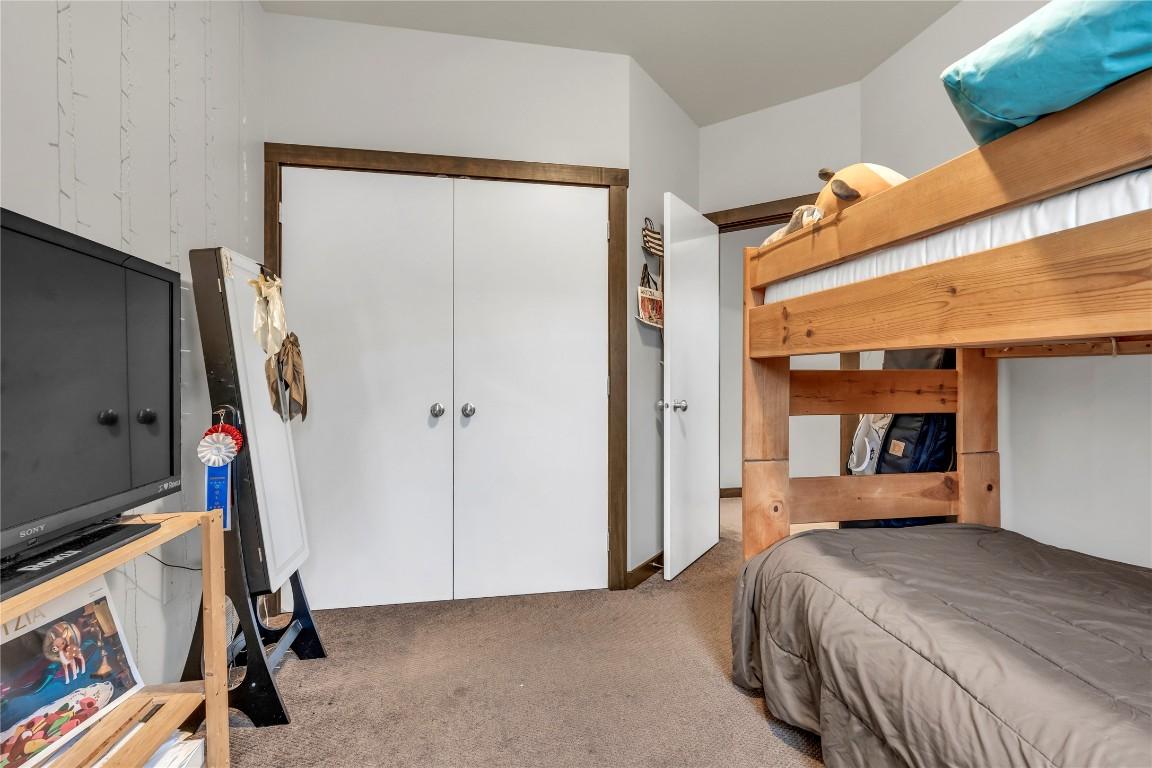 102-653 Papineau Street, Penticton, BC - Indoor Photo Showing Bedroom