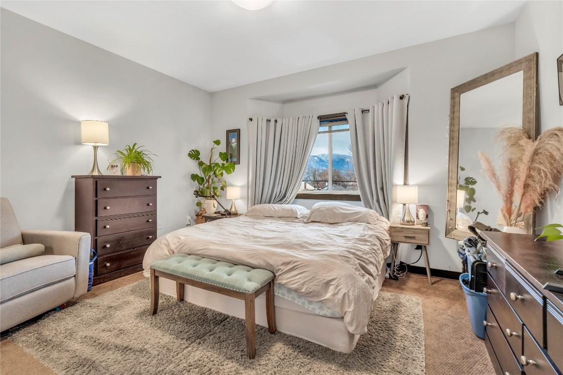 102-653 Papineau Street, Penticton, BC - Indoor Photo Showing Bedroom