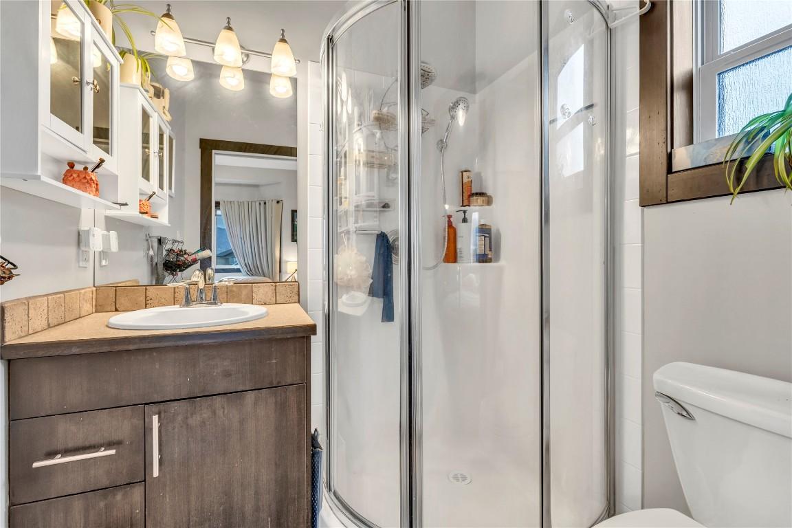 102-653 Papineau Street, Penticton, BC - Indoor Photo Showing Bathroom