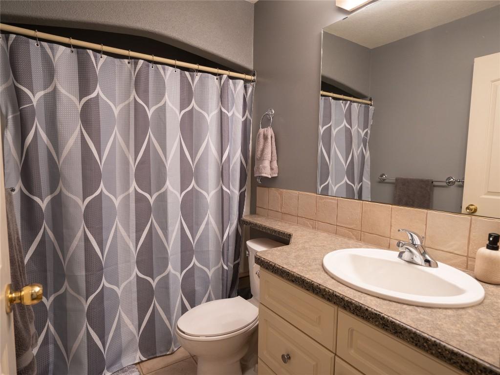 3-6811 Cottonwood Drive, Osoyoos, BC - Indoor Photo Showing Bathroom