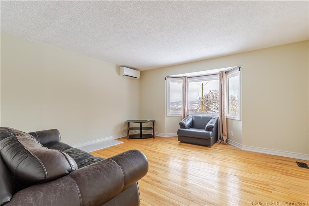 21 Westwood Dr, Fredericton, NB