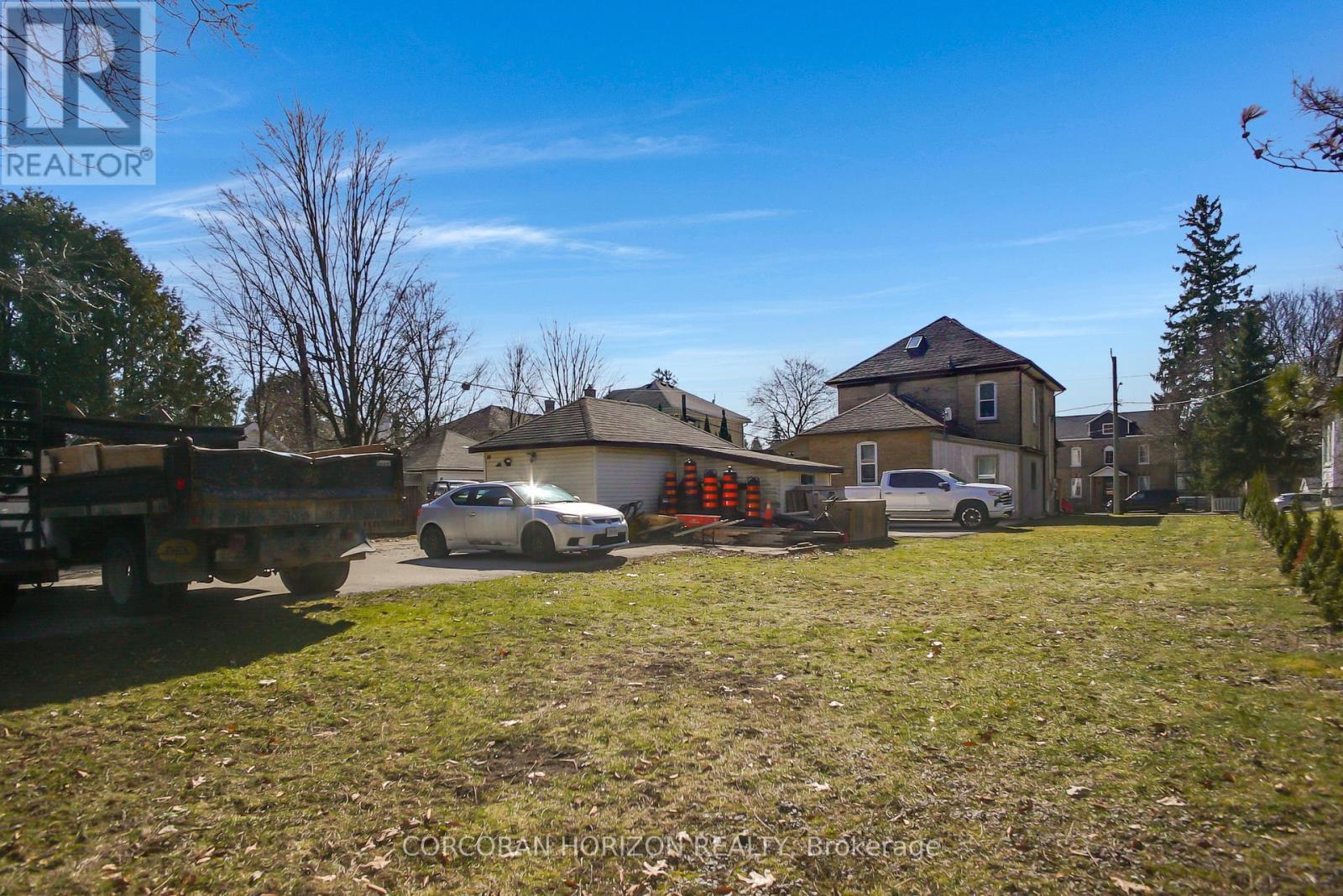 17 Shaw Avenue W, Cambridge, ON - Outdoor