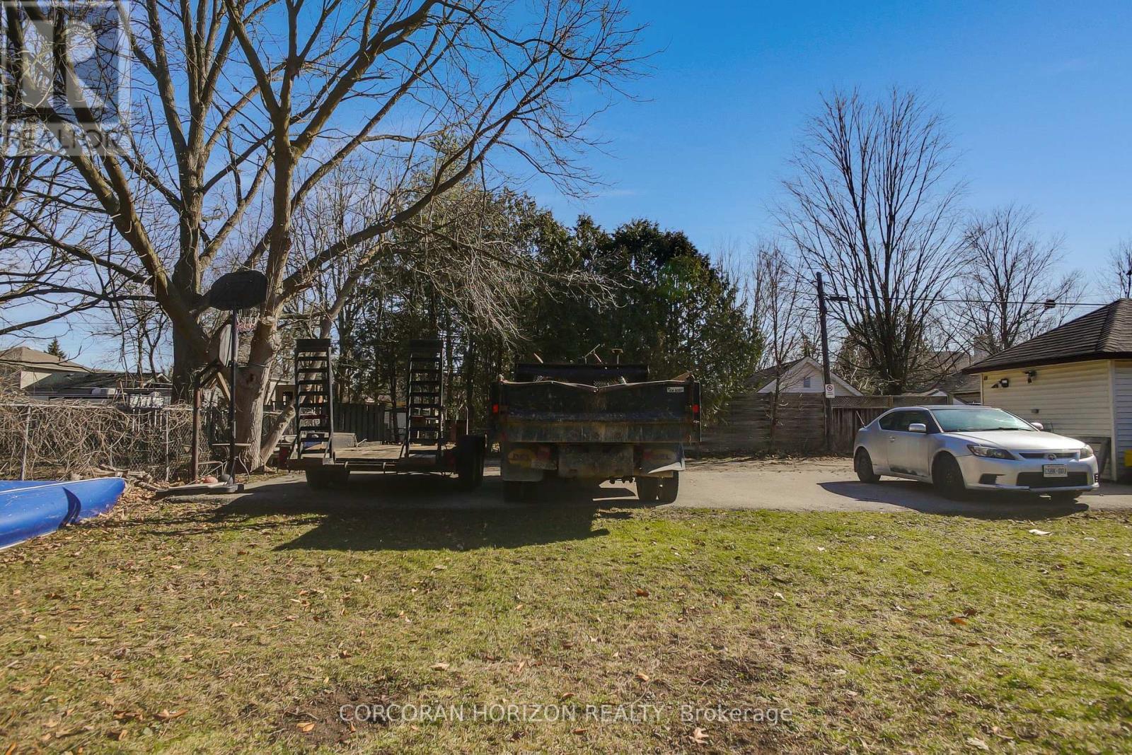 17 Shaw Avenue W, Cambridge, ON - Outdoor