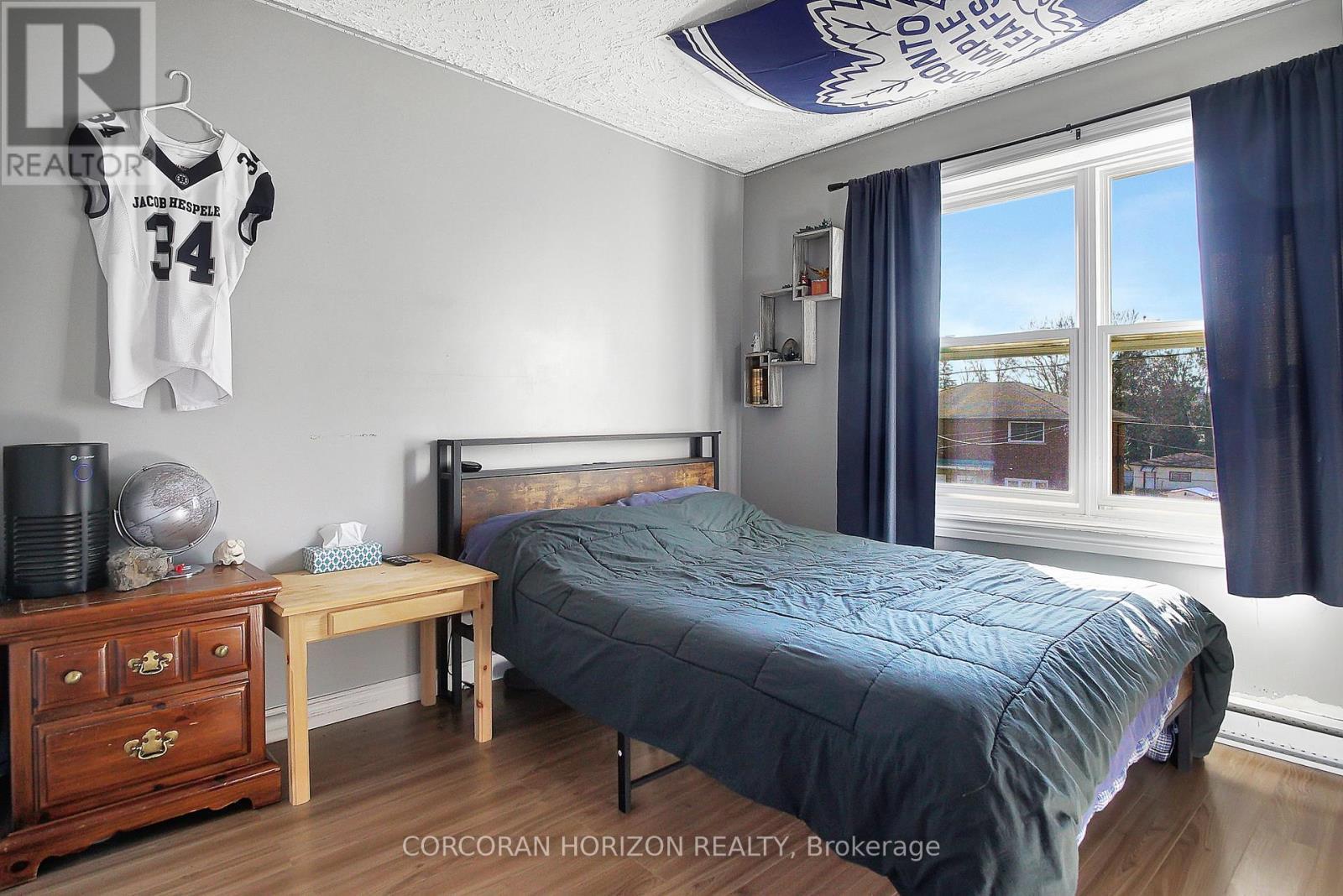 17 Shaw Avenue W, Cambridge, ON - Indoor Photo Showing Bedroom