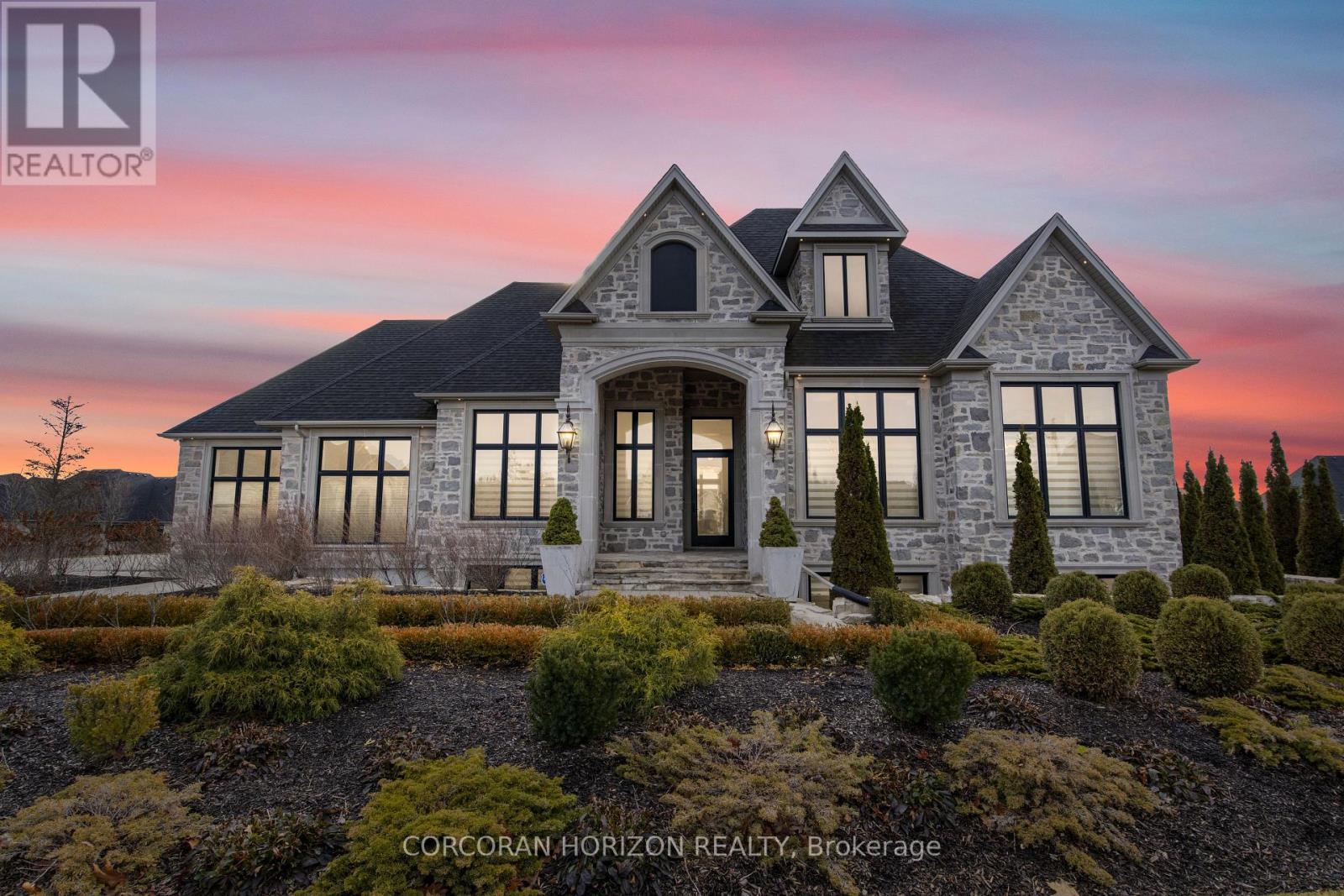 31 Reid Court, Puslinch, ON - Outdoor With Facade